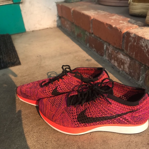 Nike Flyknit RacerHyperOrange/VividPurpleAcaiBerry - Picture 9 of 10
